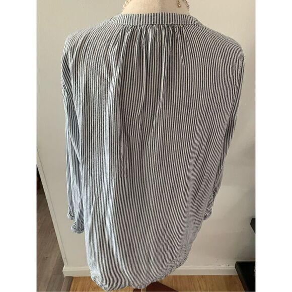 St. John's Bay Woman's Navy Blue & White Striped Top size s - Picture 2 of 4